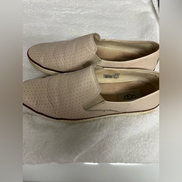 UGG shoes size 9 - Picture 2 of 5